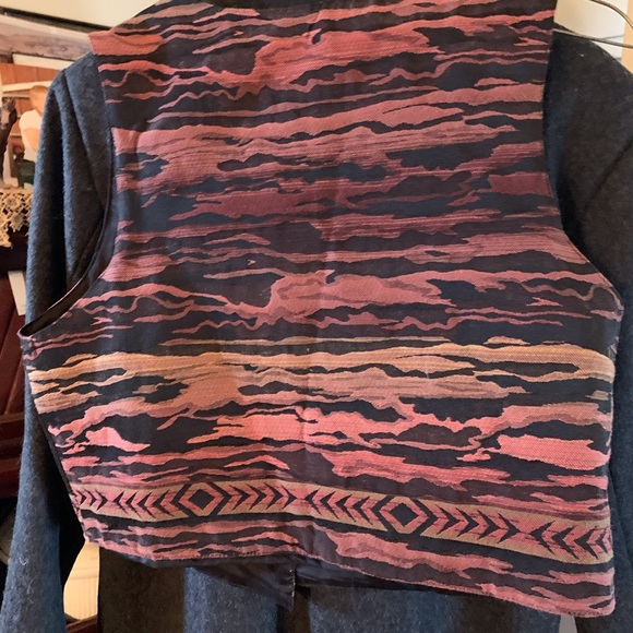 Vest - Picture 4 of 4